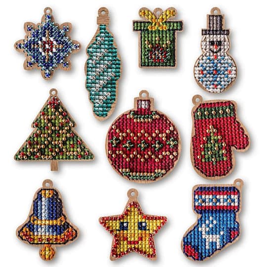 Wonderland Crafts 20 Piece Holiday Wooden Embroidery Blanks